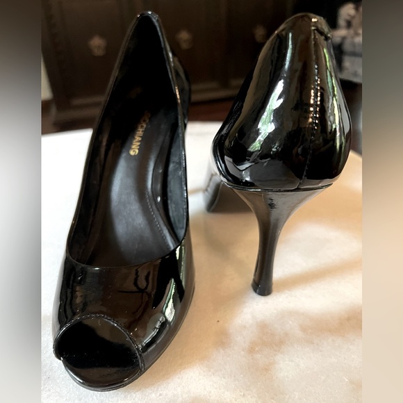 Arturo Chiang Black Patent Leather Peeptoe Pumps Size 7.5 - Picture 2 of 9